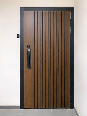 Дверь с электронным замком